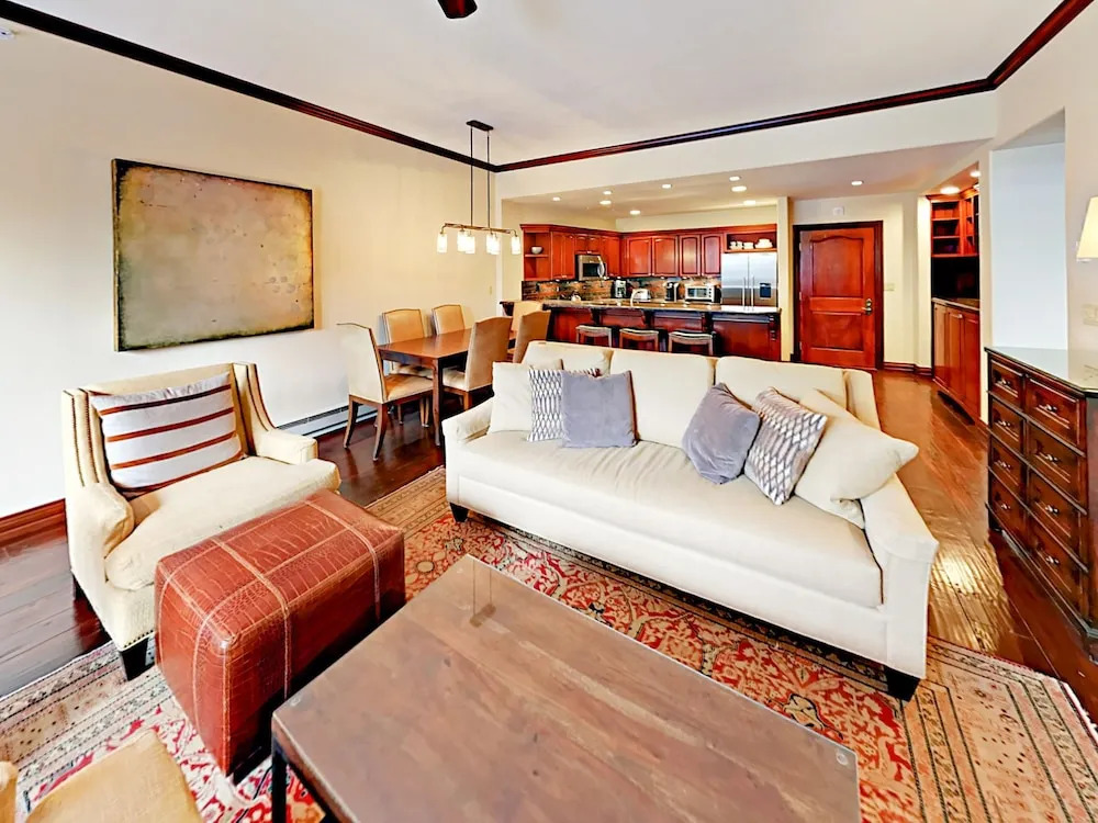 31 Avondale #105 - 3 Br Condo