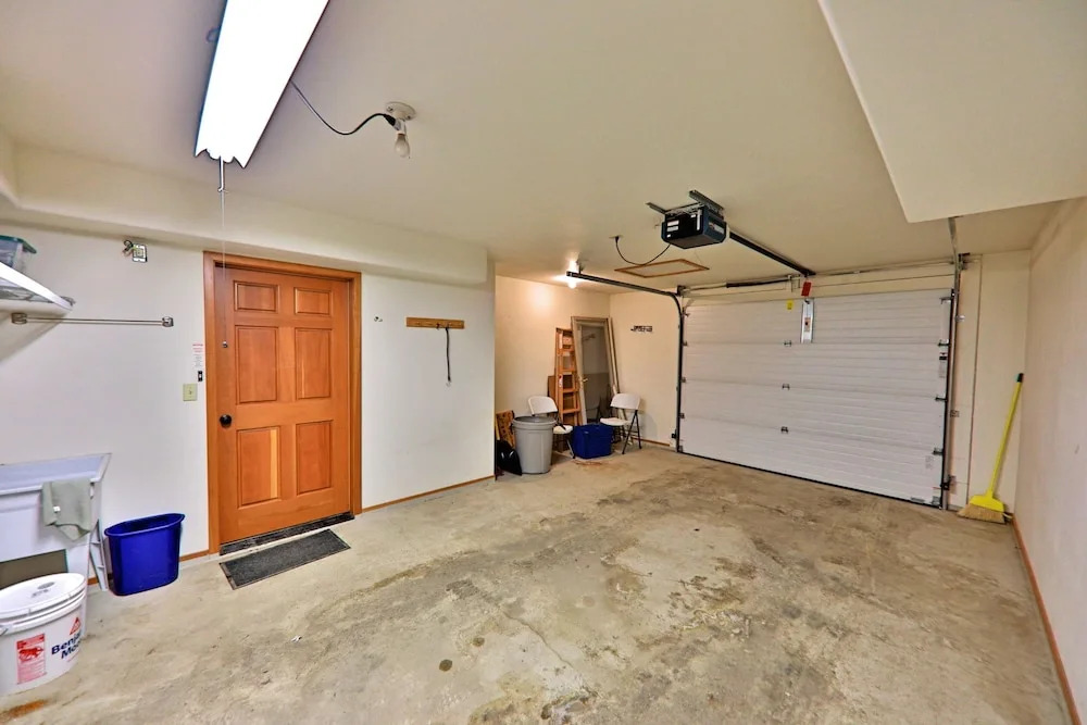 Wapiti Drive Townhome by RedAwning