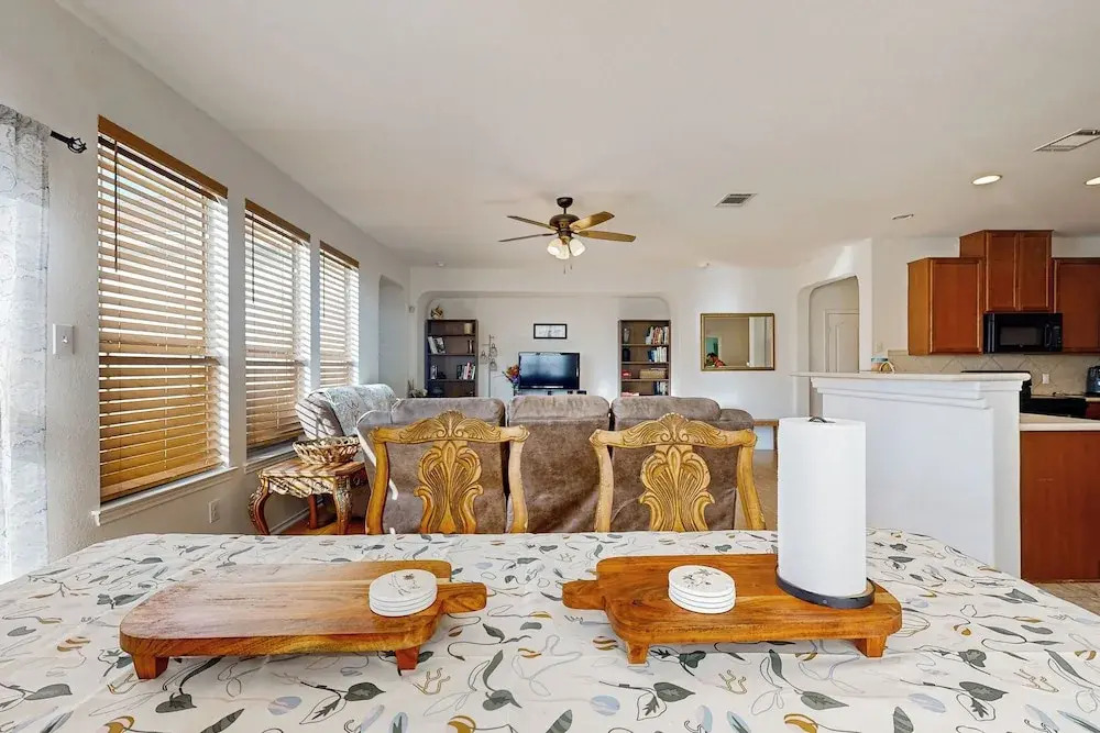Inviting Home w/ Enlosed Yard & Gas Grill