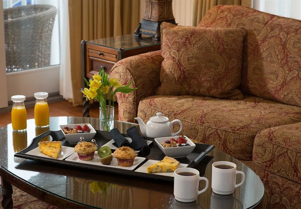 Grand Harbor Inn