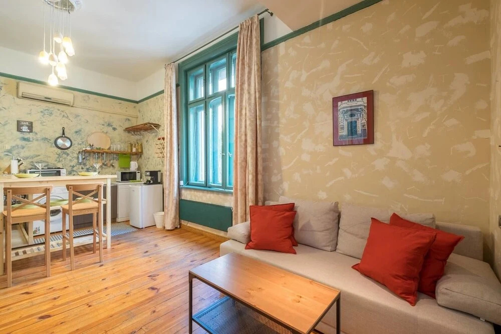 Quintessentially - Uniquely Designed & Central