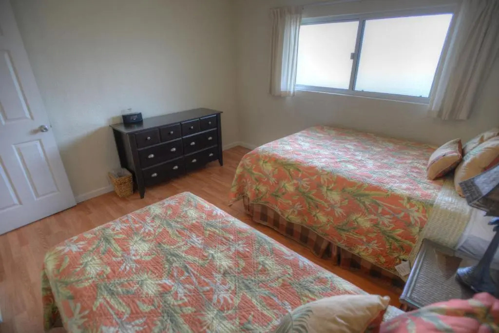 Menehune Shores 225 - Ocean Front 2-Bedroom Air-Conditioned Condo with a Tremendous View