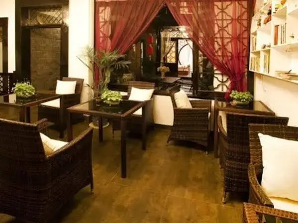 Fenghuang Qingke Yaju Hotel