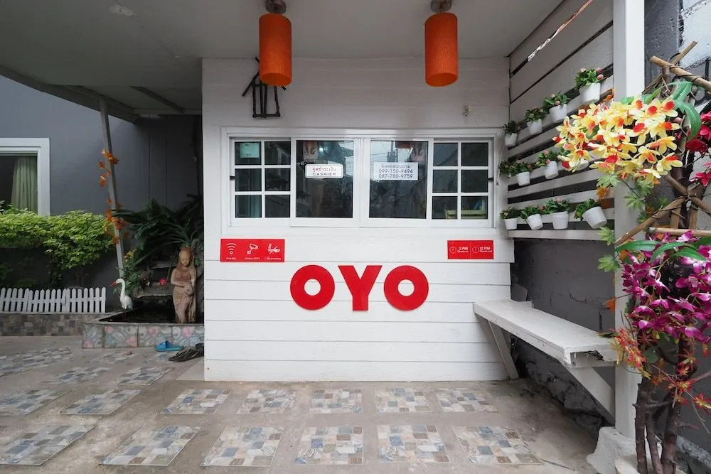 OYO 1100 Chidlom Resort