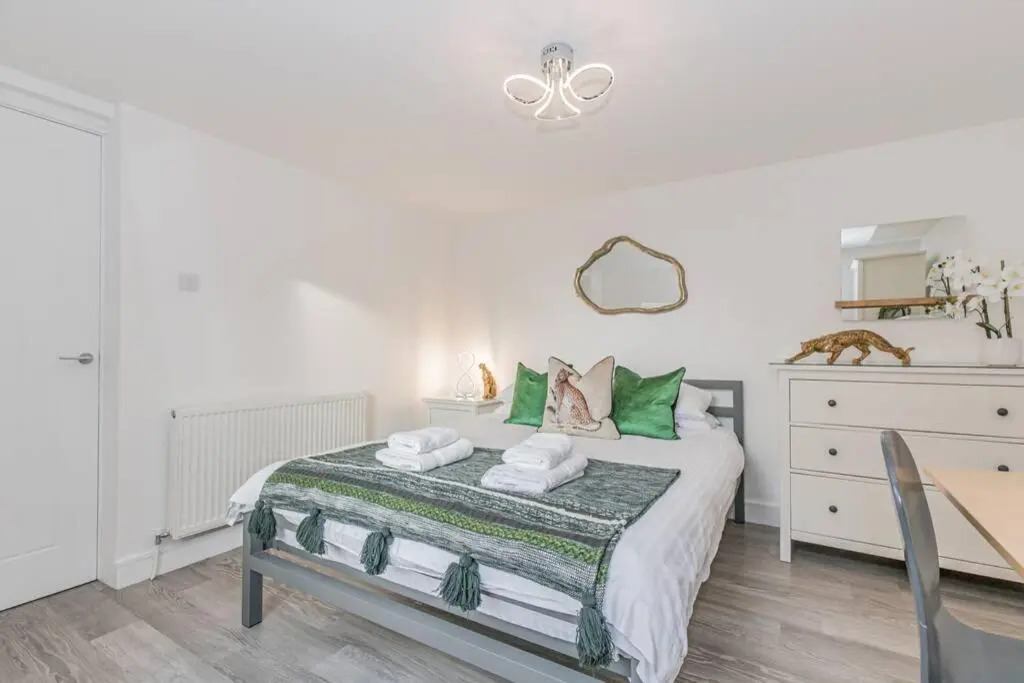 Oxford City Centre apartment with parking!