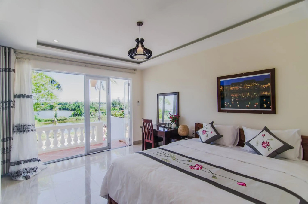 The Moon River Homestay & Villa