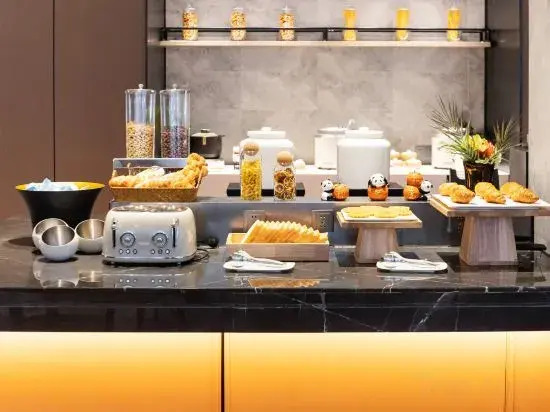 Homeinn Plus Hotel (Chengdu Panda Base Longtan Temple Subway Station)