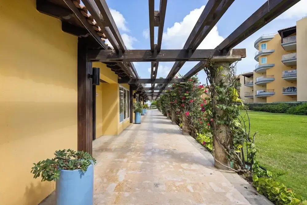 Oceania 365 J.e. Irausquin Blvd 238