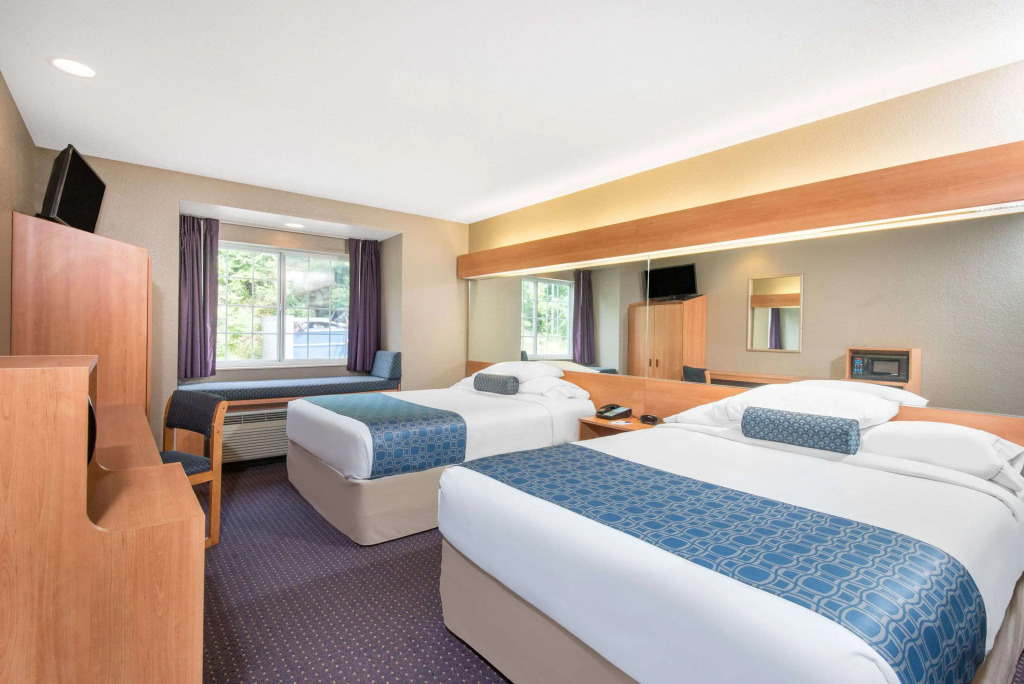 Microtel Inn & Suites by Wyndham Hazelton/Bruceton Mills