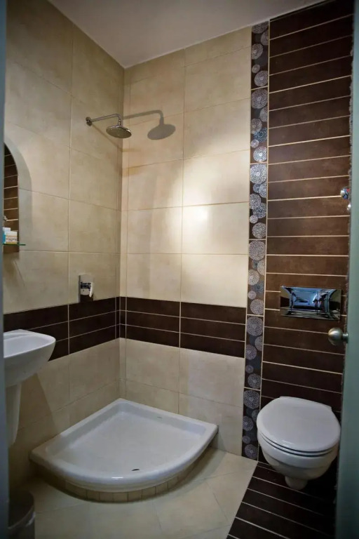 Rg Status Hotel