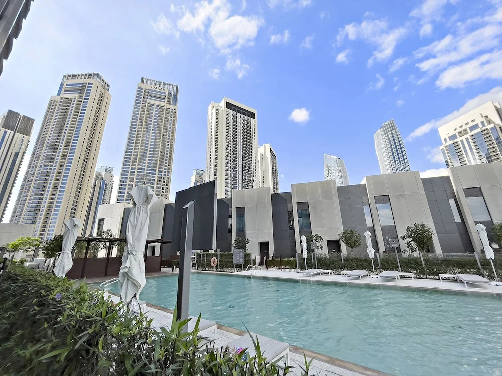 WelHome - Stylish Condo With Cityscape View in Creek Harbour