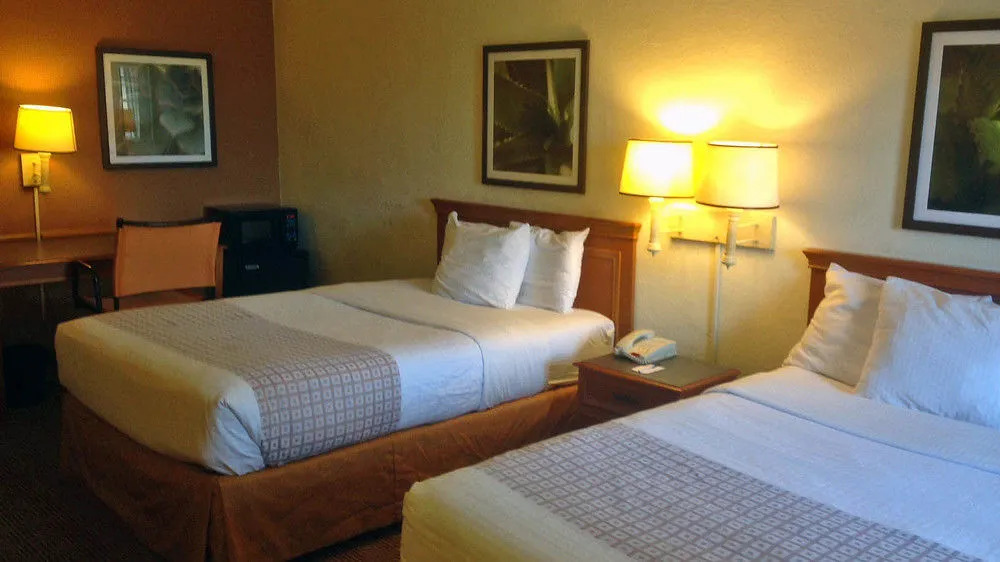 Days Inn & Suites by Wyndham Texas City - Galveston Area