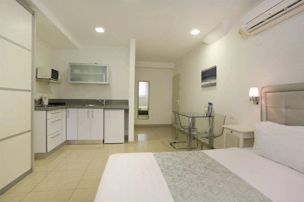 Sea Land Suites - by Echo Hotels