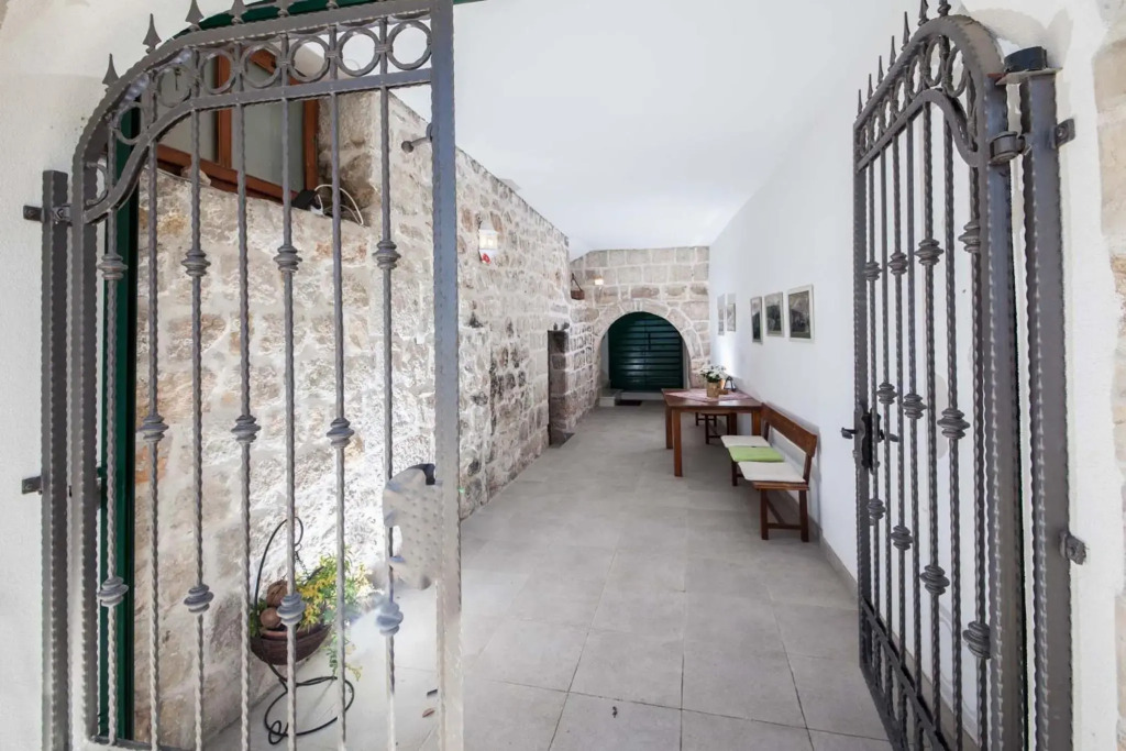 Old stone house Mario