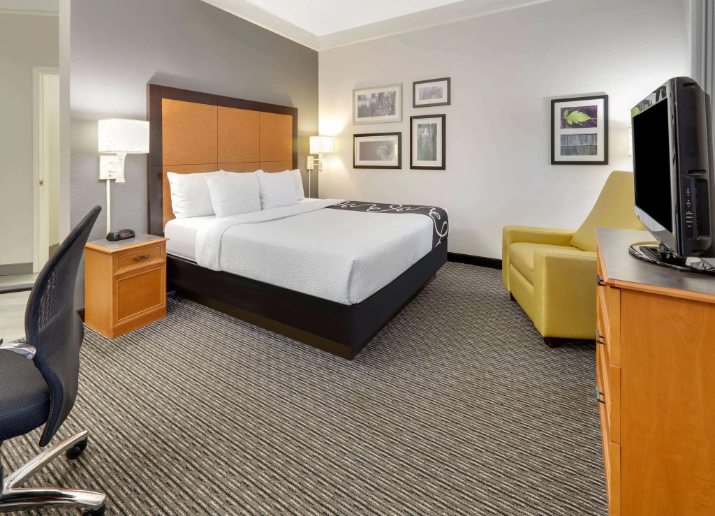 La Quinta by Wyndham Dallas - Addison Galleria