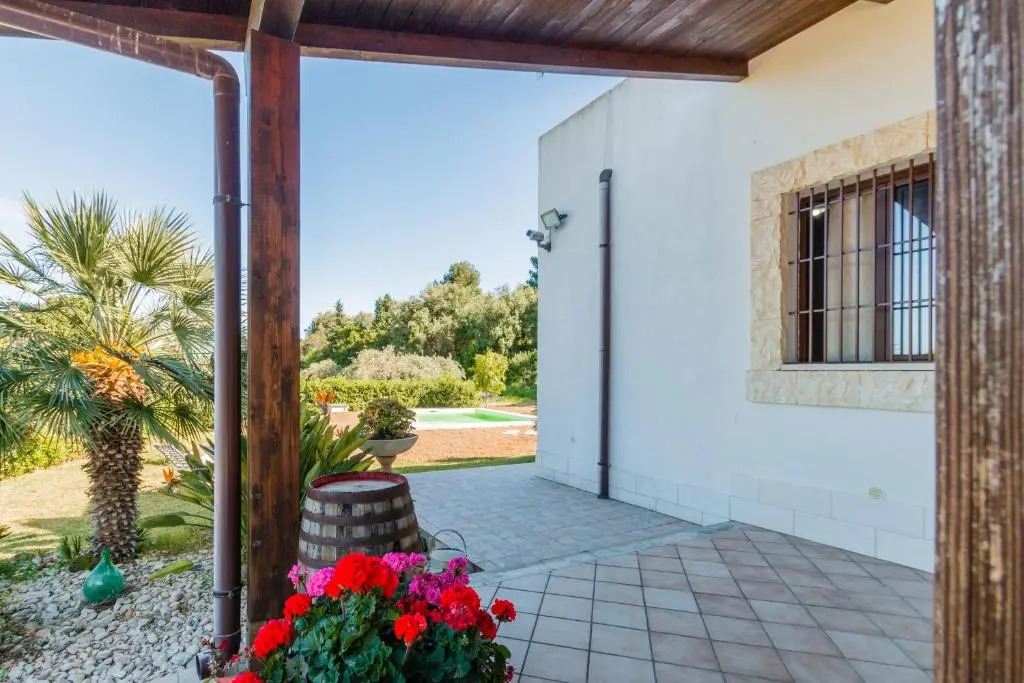 Strelitzia's house with pool, parking & wi-fi