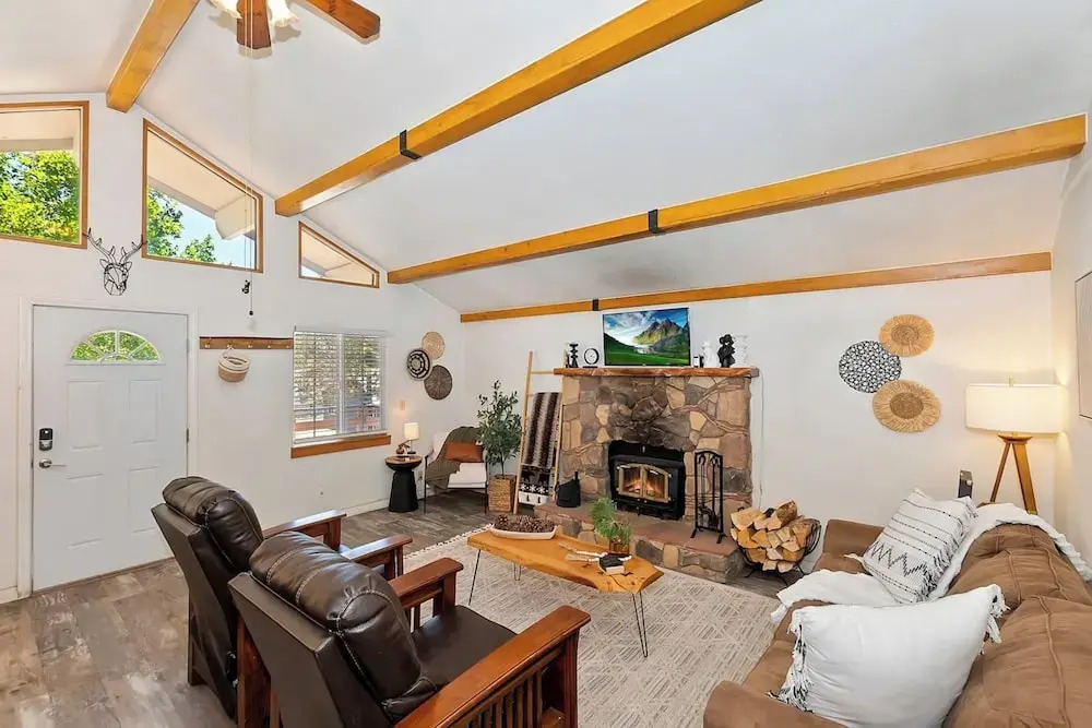 Bear Cub Cottage with HotTub & Firepit