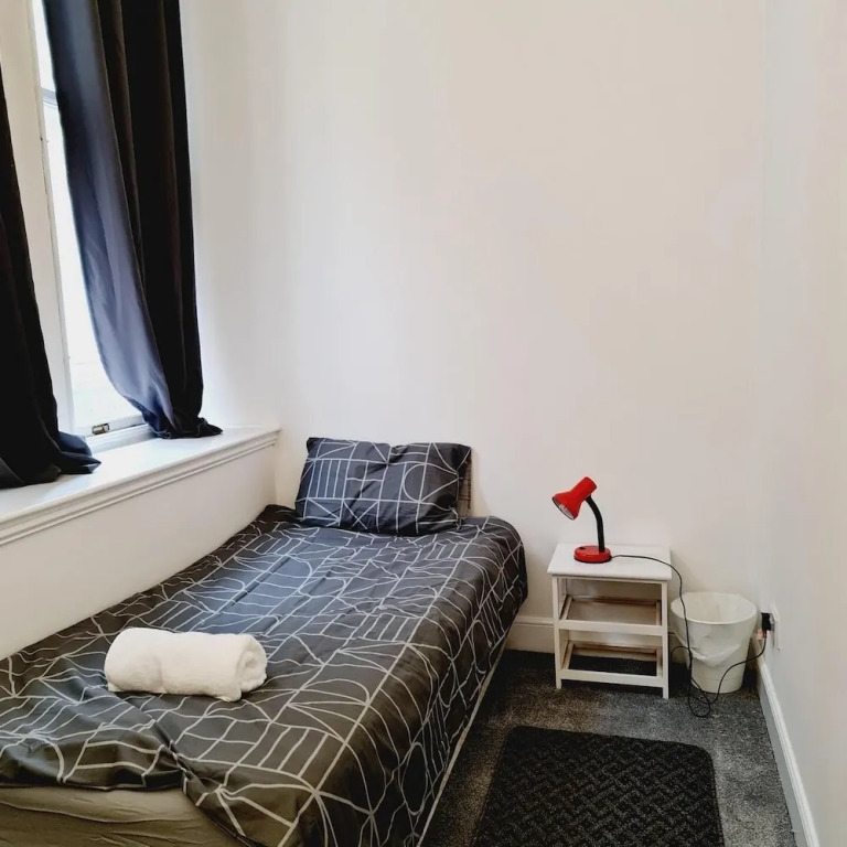Sleek 2BD Flat Centrally Located in Glasgow