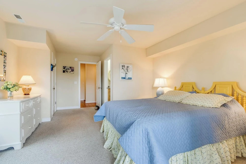 Rodney Avenue 8B