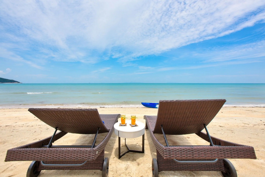 Villa U - 3BR Beachfront Haven