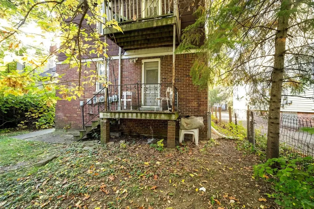 Ferndale Apartment w/ Yard - Near the Detroit Zoo!