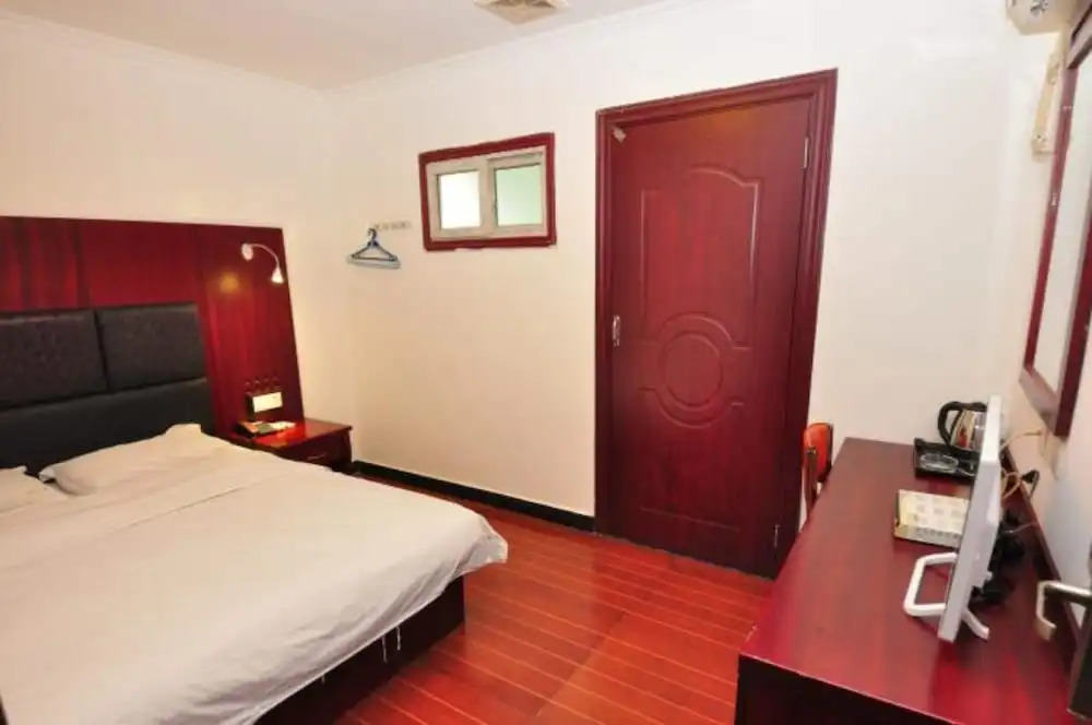 Yimi Hotel Sanyuanli Metro Station