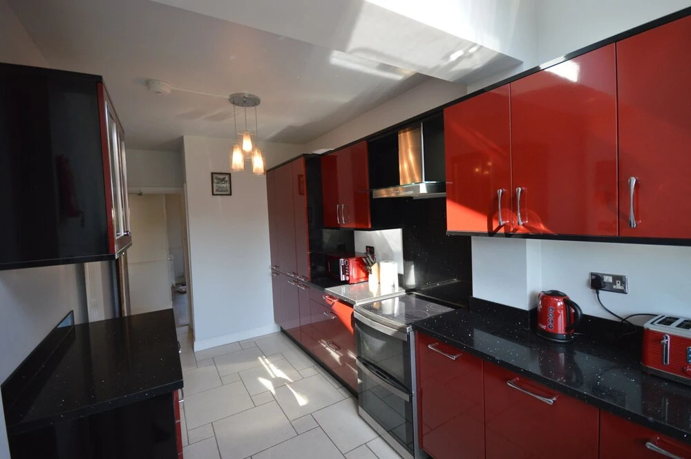 Fantastic 4 Bedroom House In Bath With Garden