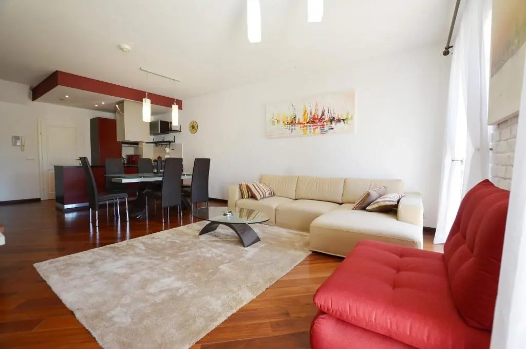 Apartment Max