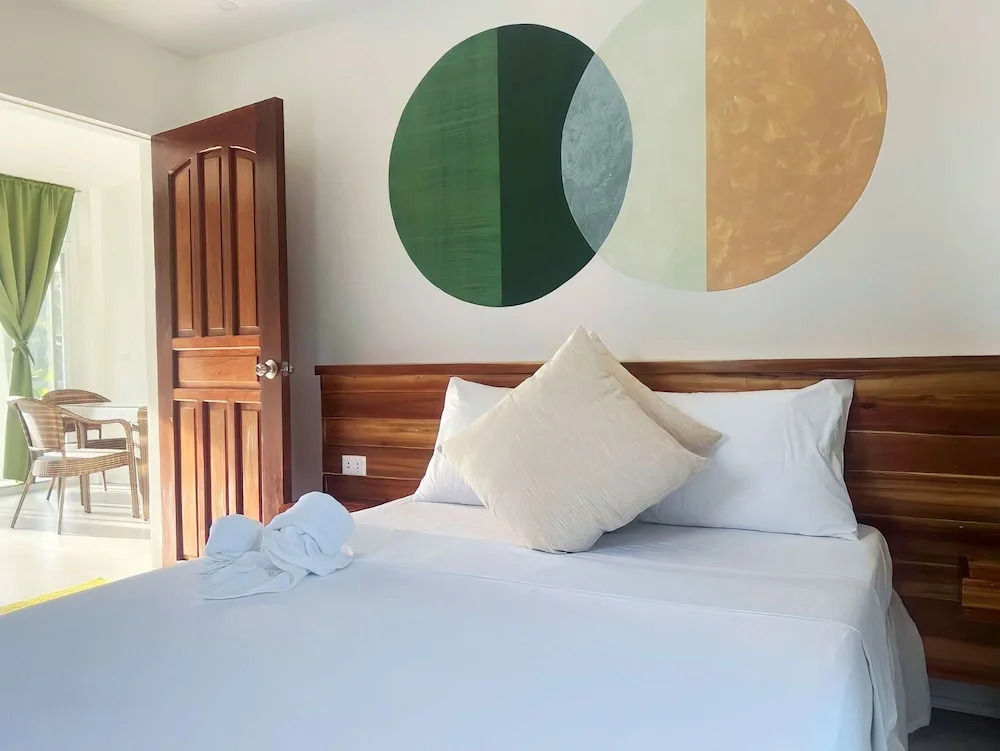 ROYAL SUITES - PORT BARTON