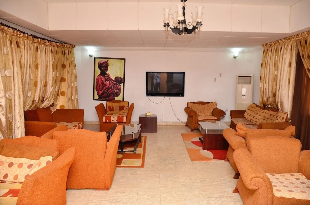 Yanna Lodge