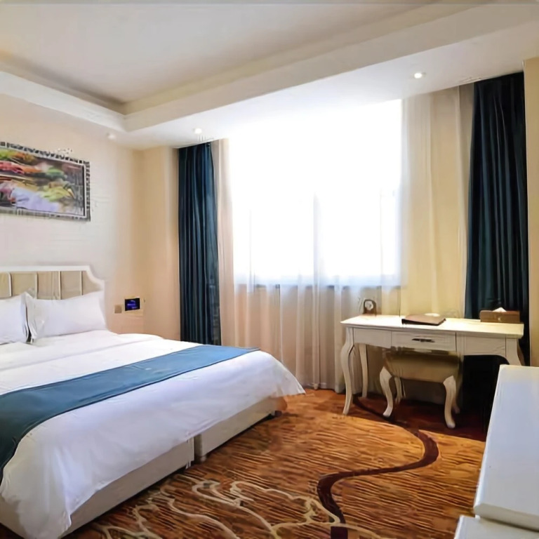 Yiju Hotel (Daming Palace West Subway Station)