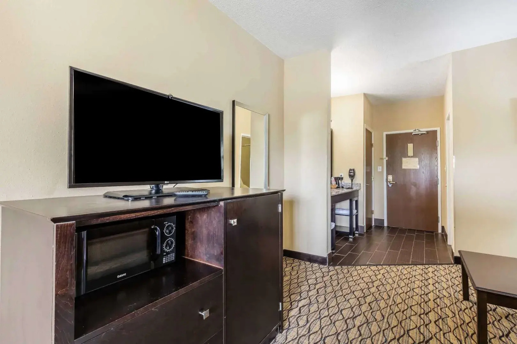 Comfort Inn & Suites Crystal Inn Sportsplex