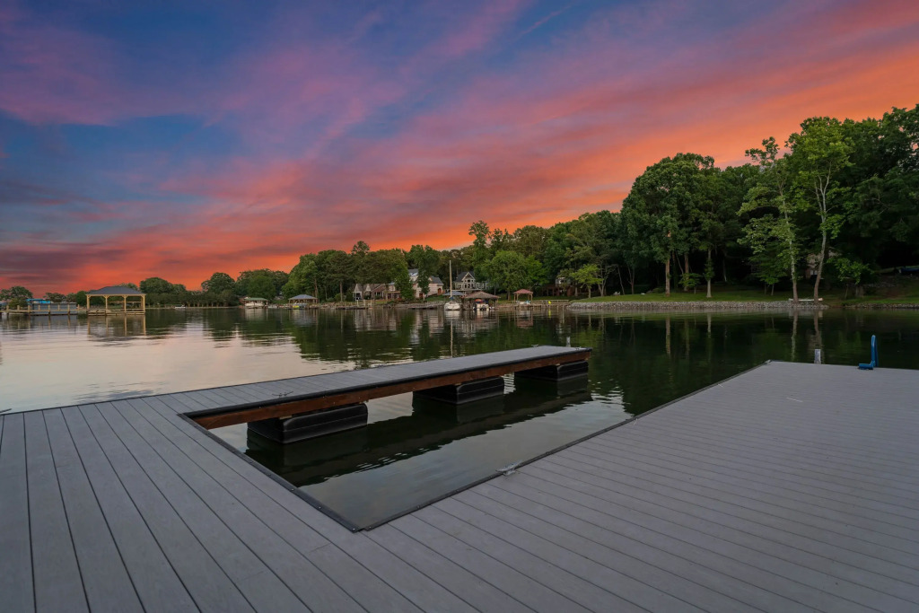 Gray Fox Lodge by Avantstay Waterslide Pool, Theater Sleeps 21