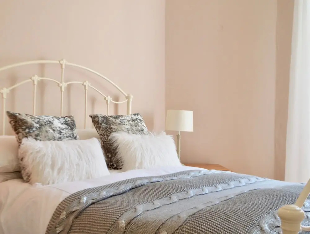 Traditional 2 Bedroom Edinburgh Apartment