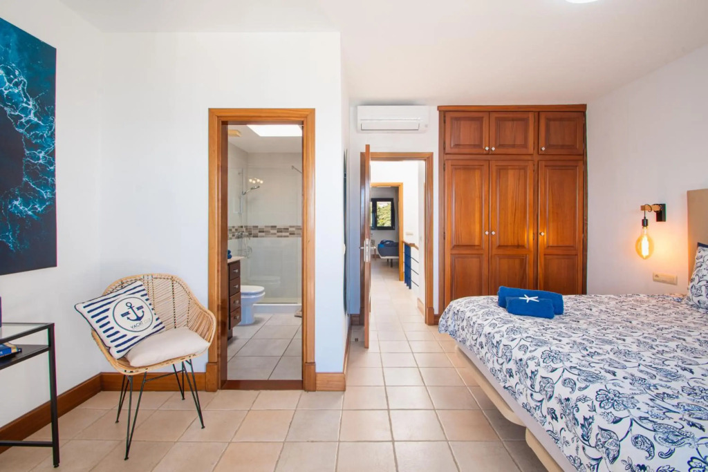 FRONTLINE VILLA 26, well-designed with a heated pool