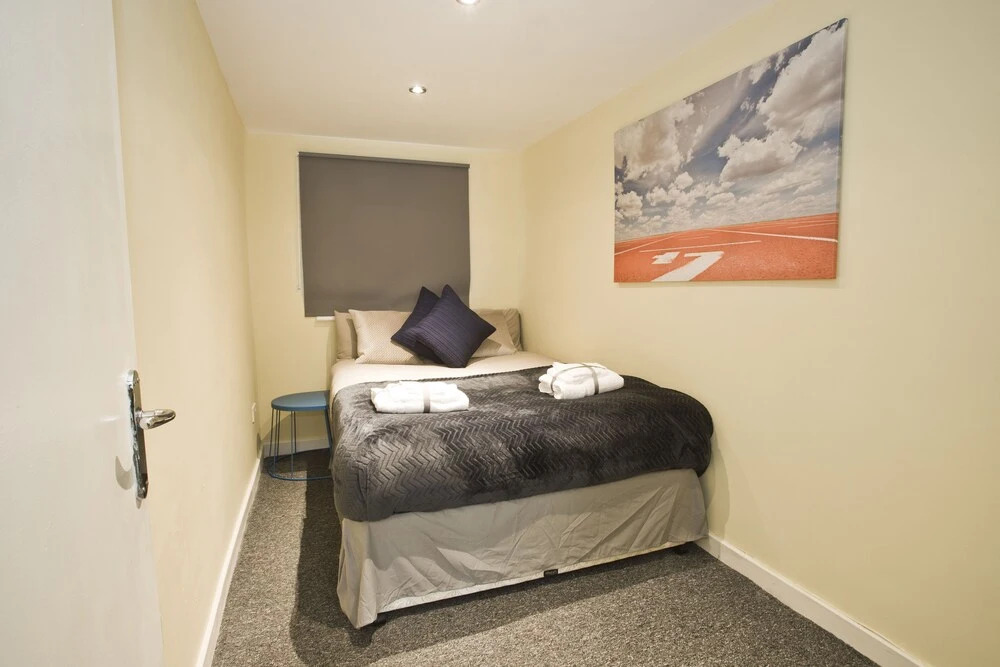 Short Stay Bristol - Church Apartment