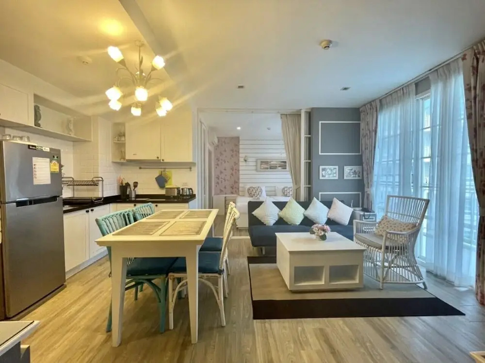 Summer Huahin Condo 2 Bedrooms Pool View Classic Room