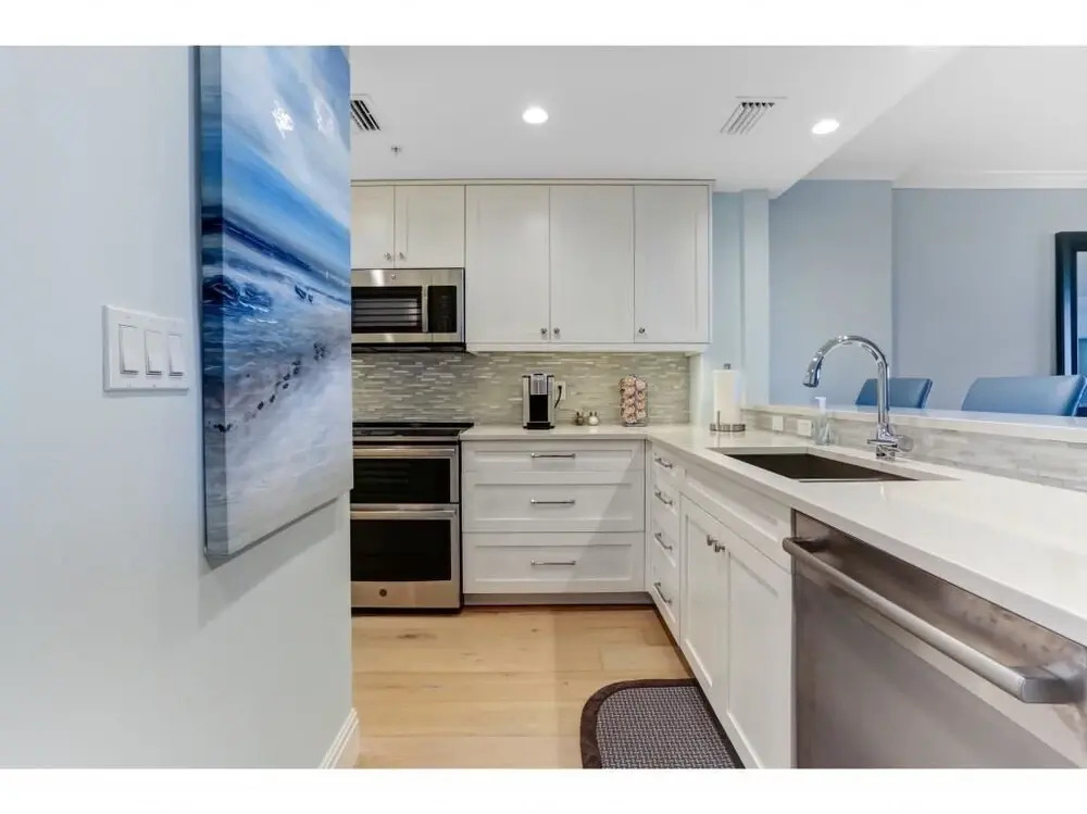 Beachfront Condo With 180-degree Views and Pool