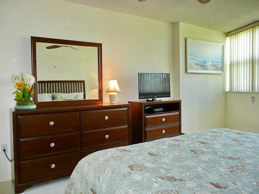Cozy Beachfront Condo With Pool and Tennis Courts