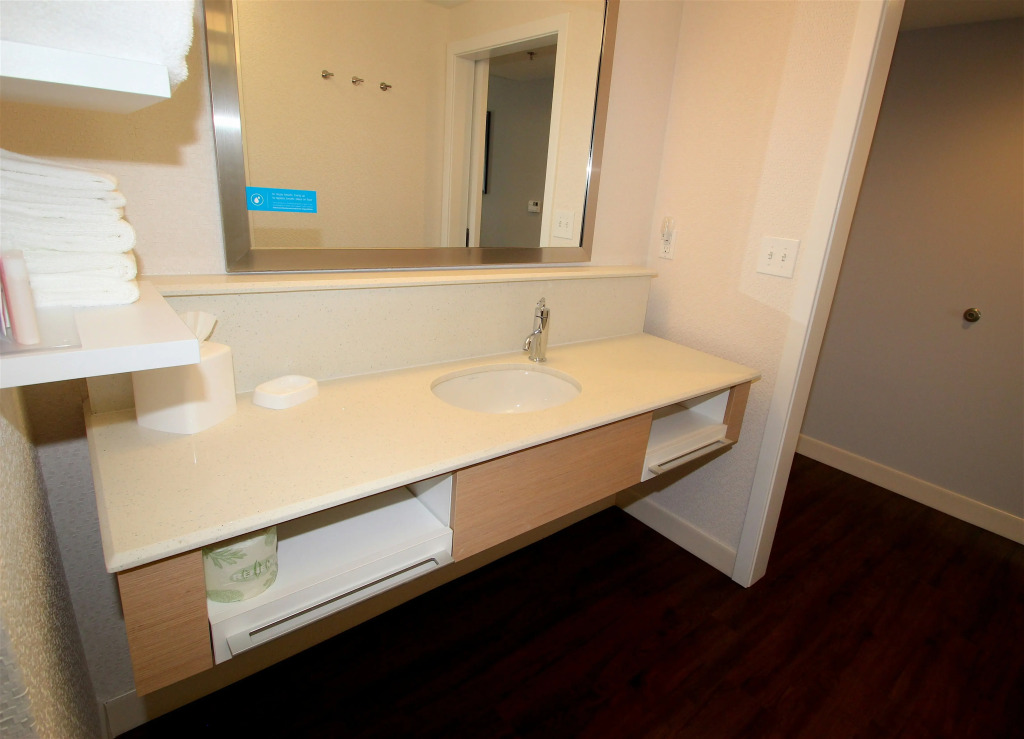 Hampton Inn- Suffolk