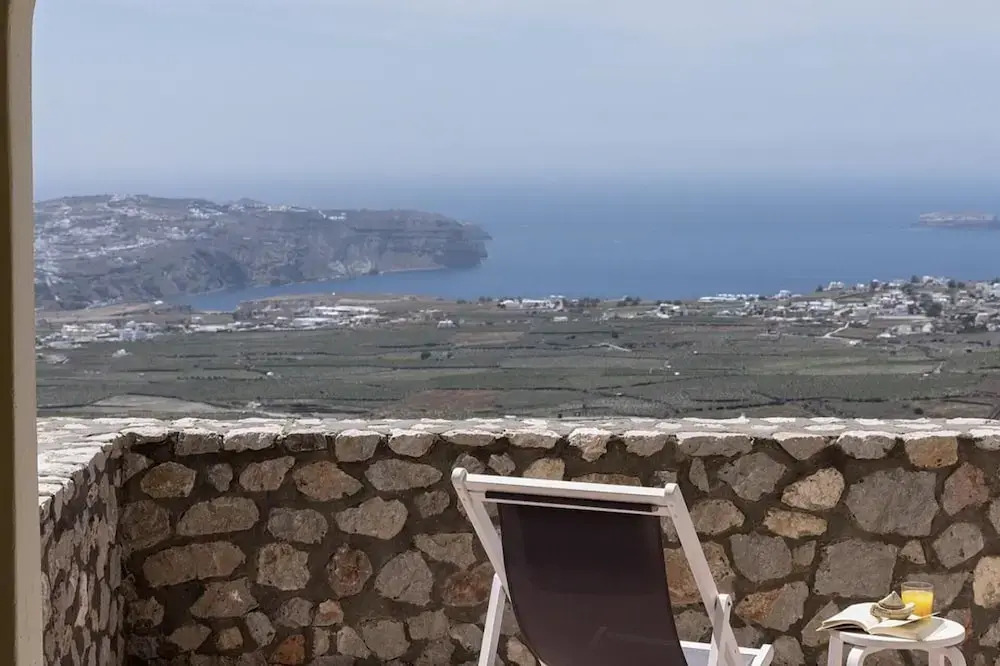 One Bedroom Apartment-sleeps 4 -sea View-parking
