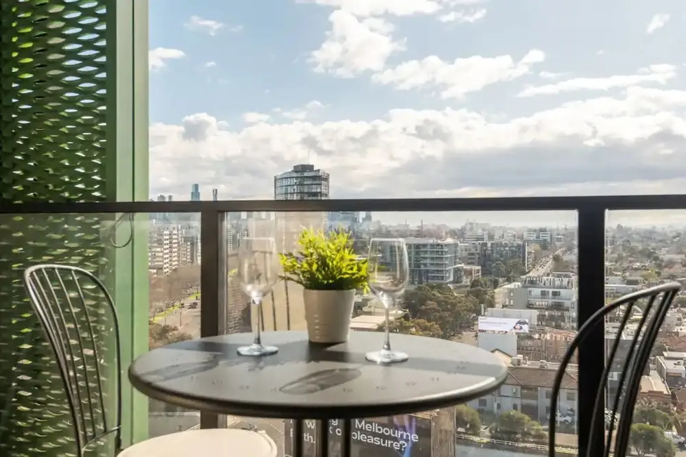 Modern 1 Bedroom Apartment in St Kilda