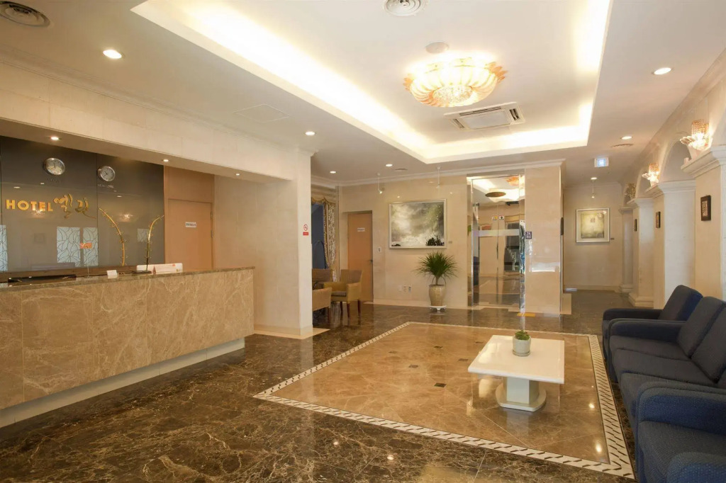 Elin Hotel