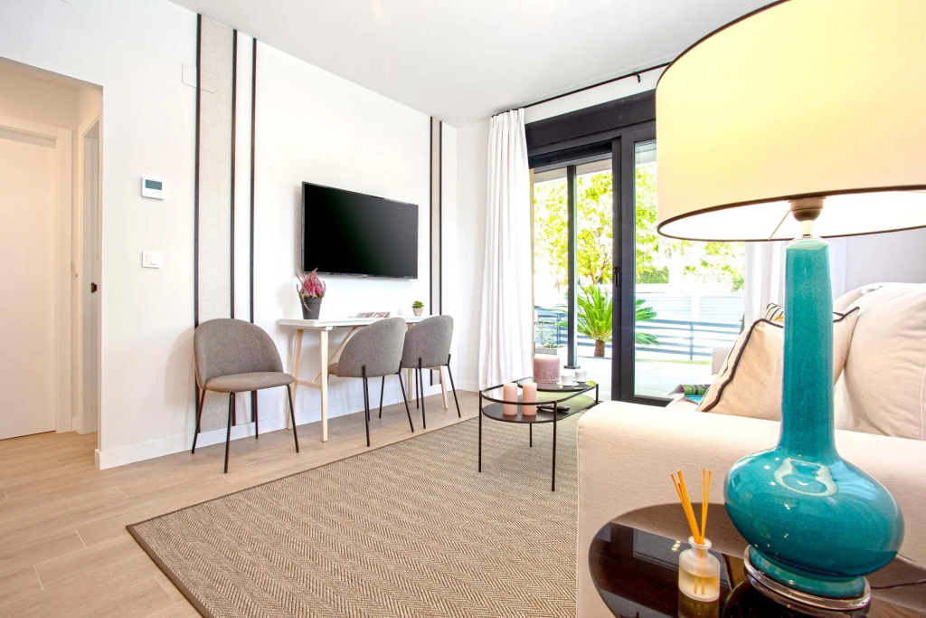 Modern 1BD apartment with terrace, pool and parking. Arruzafa I