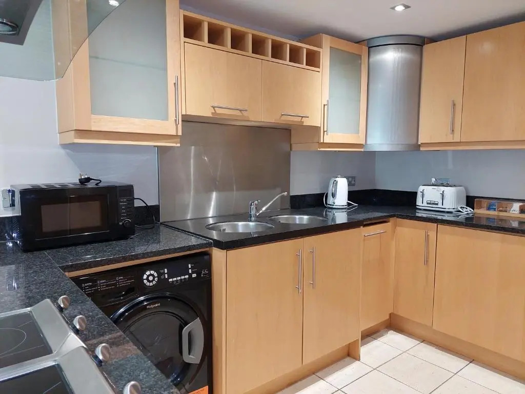1 Bed Suite, Waterside, Canary Wharf