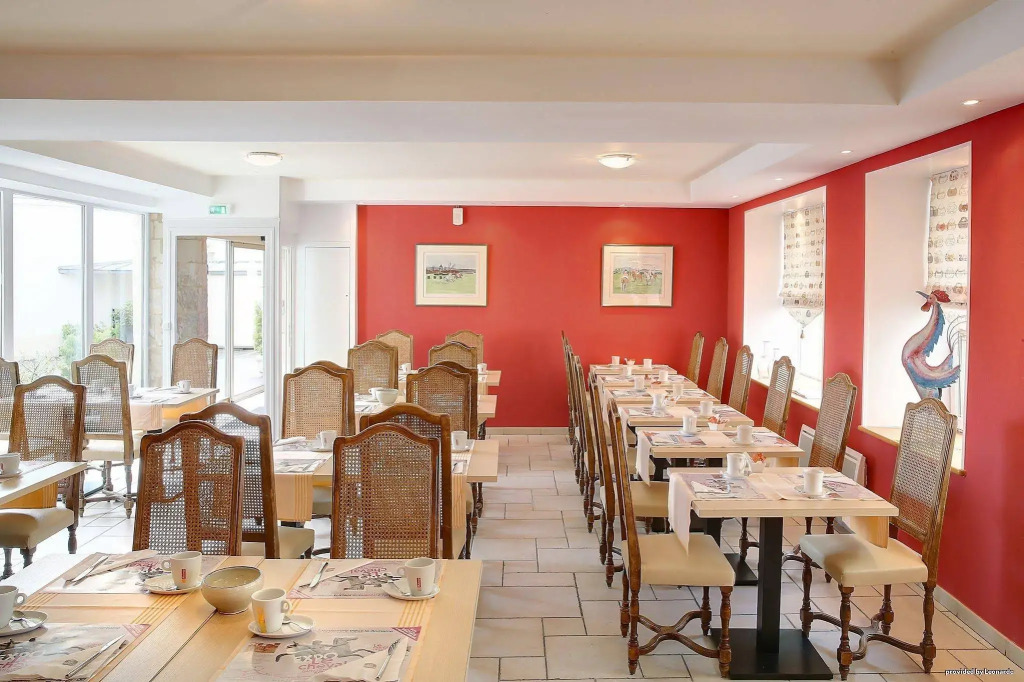 Logis Hôtel Restaurant Le Dauphin et Le Spa du Prieuré