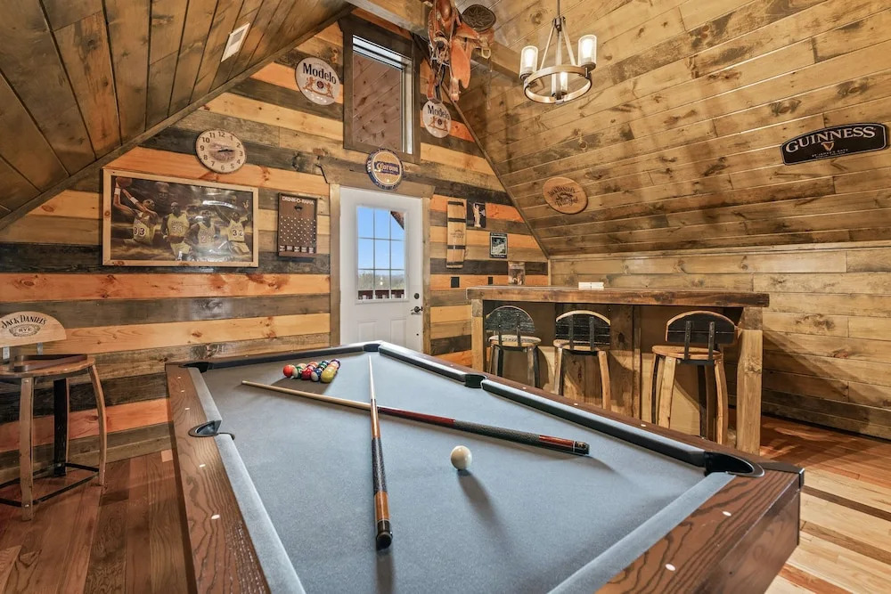 Cabin w/ Hot Tub & Game Room in the Smokys!