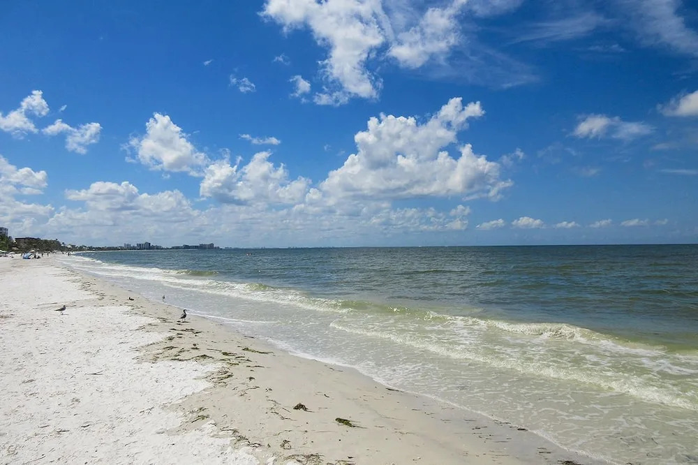 Mid-island Beach House 2 Bedrooms 2 Bathrooms Home