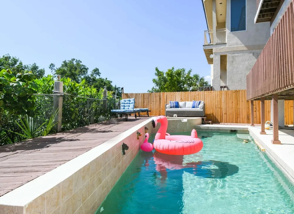 Canal-front Sleeps 10 Pool Spa Private Dock