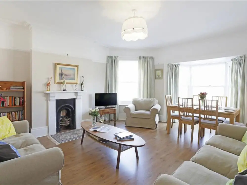 Bright Apartment in Center of Southwold near Beach & Pier
